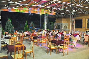 Restoran i bazen Olympic Petrovac na Mlavi Letnja bašta